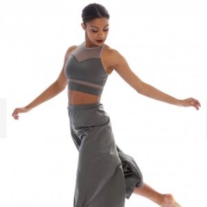 NWT the lineup 202-9 Long Line Crop Medium